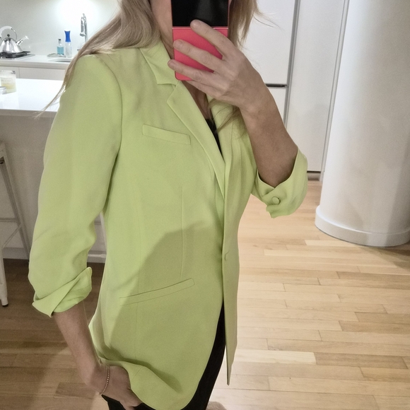 Cinq à Sept Vibrant Lime Blazer - Picture 3 of 4